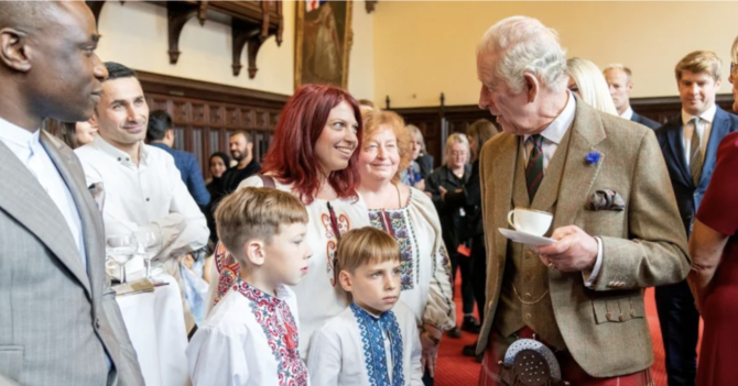 Король Чарльз зустрівся з українськими біженцями під час візиту до Шотландії